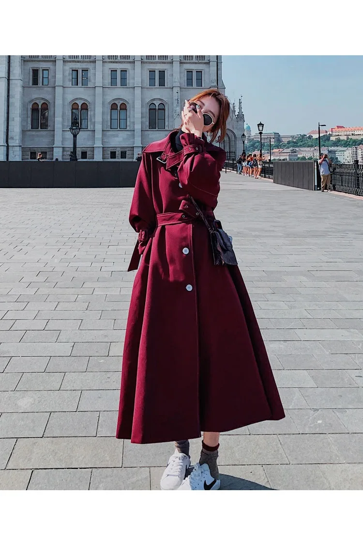 Фотосессия INS Ретро Темно-красный элегантный отложной воротник фонарь рукав Талия обнимает на шнуровке однобортный длинный плащ Wo