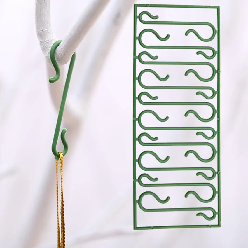 

Christmas Ornament Hooks 10 in 1 Reusable Plastic S-Shaped Hangers Hook for Party Christmas Balls Christmas Tree Decoration