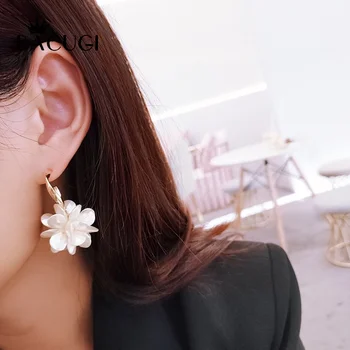 

2019 New Japan Korean Irregular Natural Shell Pearl Earrings For Women Earrings Party Fine Jewelry