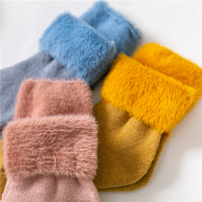 5 пар/лот модные теплые зимние мягкие бархатные махровые утепленные Носки ярких цветов новогодние подарочные носки