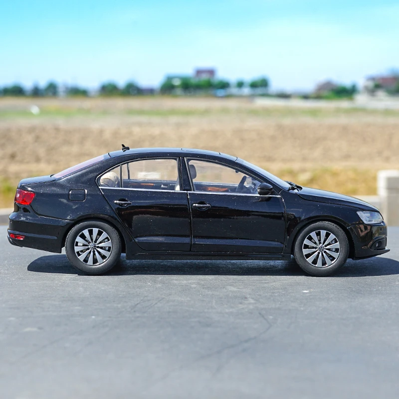 Оригинальная Авторизованная фабрика 1:18 VW новая модель автомобиля SAGITAR версии 2012