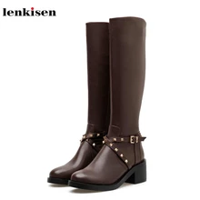 Lenkisen/рыцарские сапоги из натуральной кожи зимние теплые женские сапоги до колена на молнии с металлическими заклепками и пряжкой, с круглым носком, на среднем каблуке L68