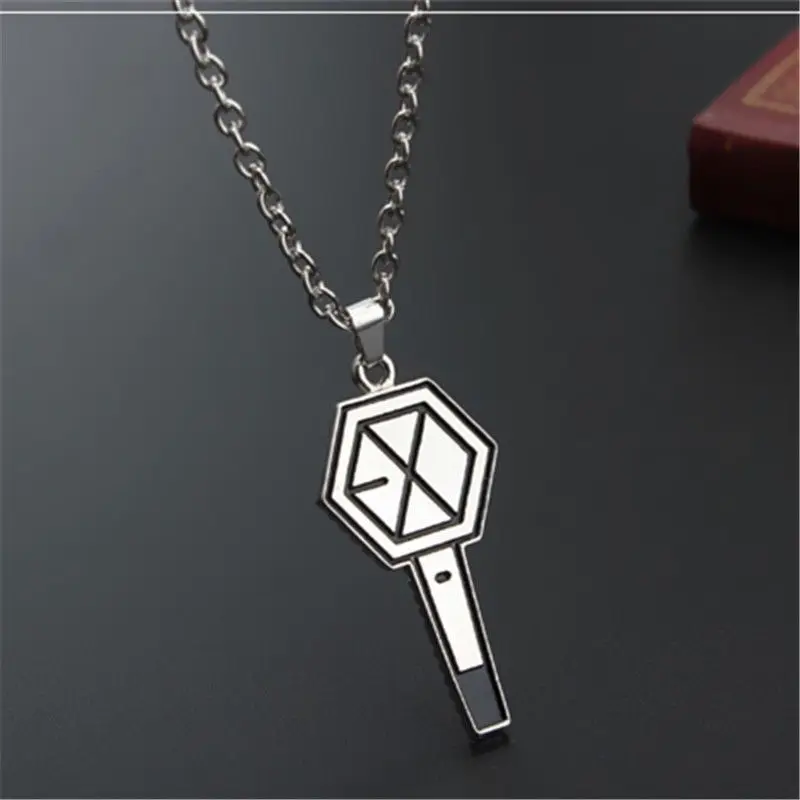 

Korea Album LUCKY ONE Necklace Metal Pendant Necklace Fans Support Fans Gift Collection Jewelry Unisex Neckchain Ornaments Toys