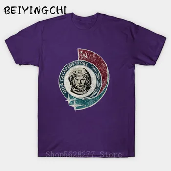 

Vintage hip hop Russia CCCP Yuri Gagarin T-Shirt Men Popular fashion Soviet HERO cosmonaut 1961 T Shirt Retro tshirt Hipster Tee
