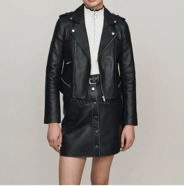 Женская короткая байкерская куртка из натуральной кожи черная стеганая на