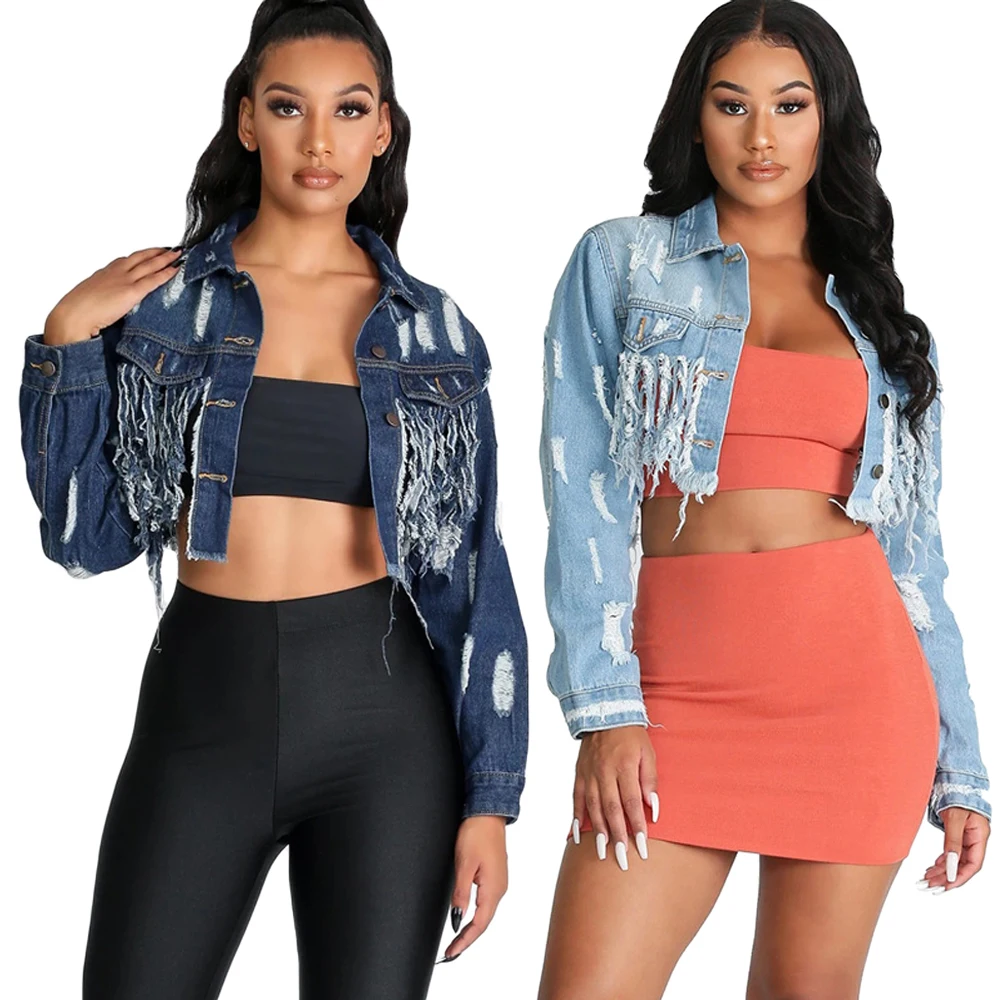 Женская короткая джинсовая куртка рваная с бахромой и длинным рукавом