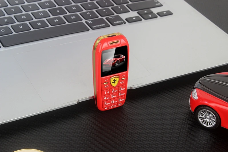 Мини-Автомобильный кнопочный телефон 1,", ручной мобильный телефон, волшебный голос, MP3, Bluetooth, набор номера, дешевые прямые игрушки, автомобильный мобильный телефон - Цвет: Red