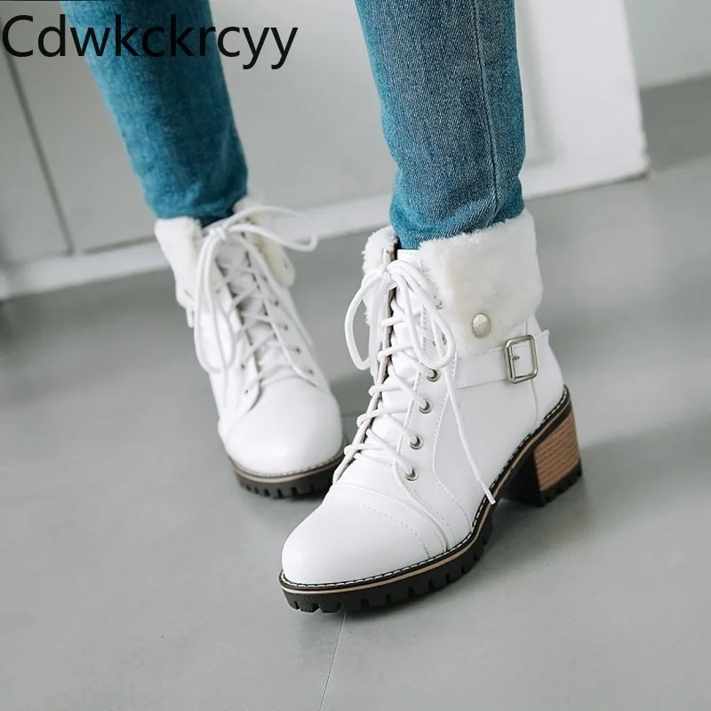 Women's Boots elegant in velvet padded and warm round head