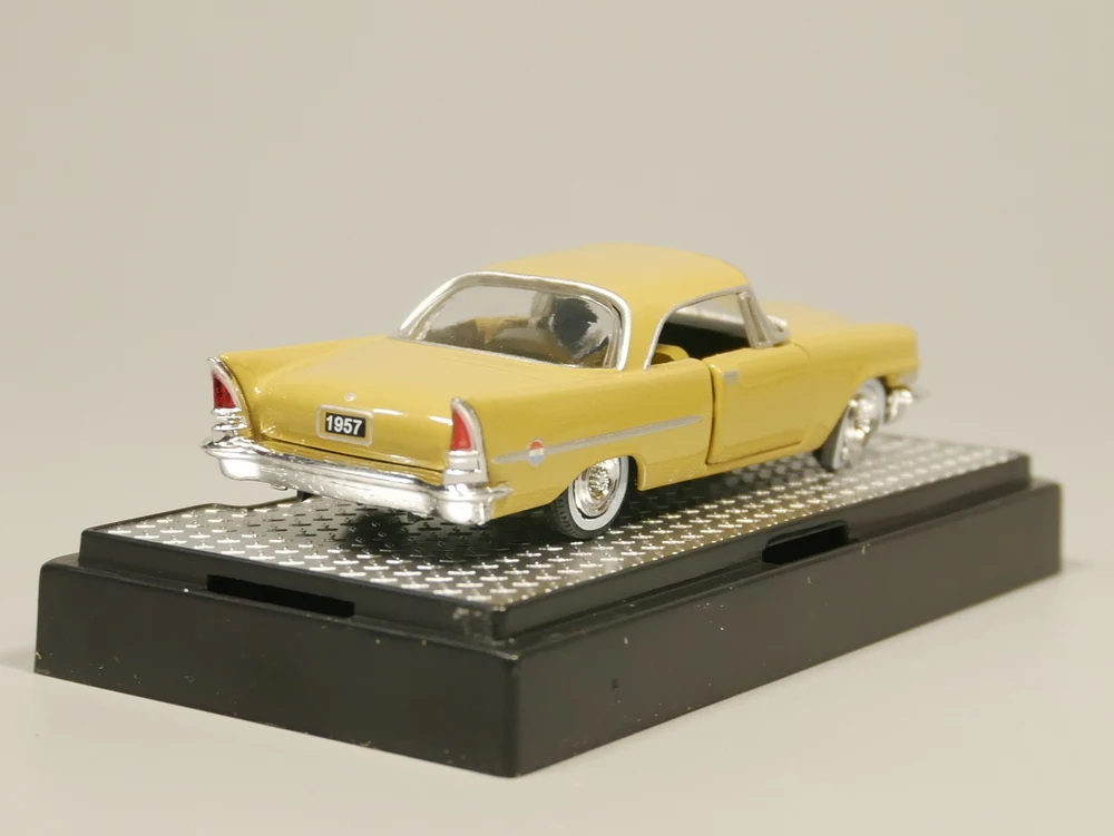 M2 1: 64 1957 Chryslet 300C игрушечный автомобиль игрушки для детей литая модель автомобиля подарок на день рождения