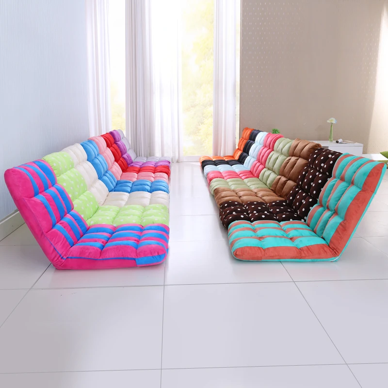 Татами общежития одно окно балкон диван пол маленький песок компьютерная спинка