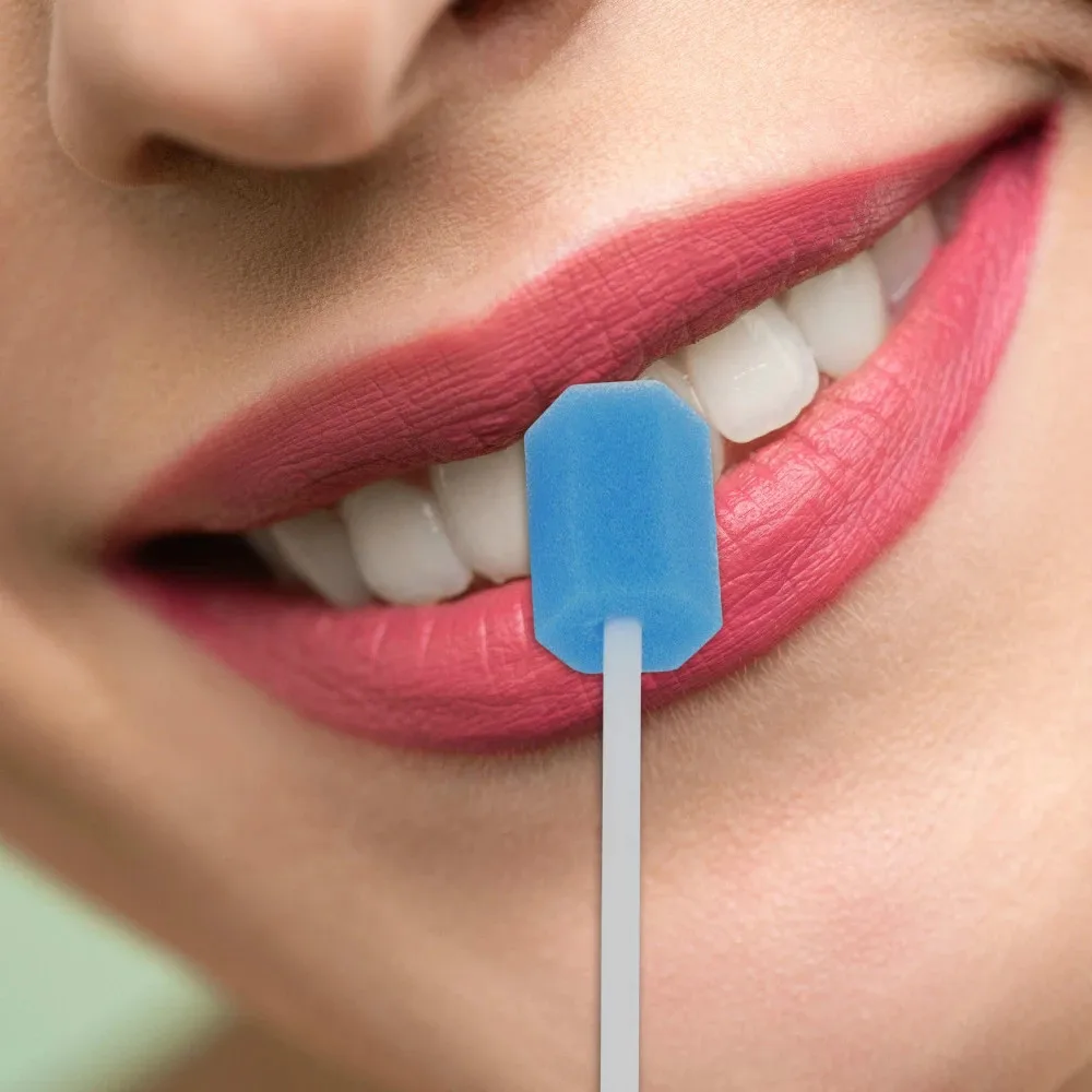 100PCS/Bag Disposable Oral Care Swabs Mouth Sponge Head Dental Swabstick Oral Medical Use Care Home Mouth Cleaning Tool cotton swabs disposable cotton swabs disposable sponge stick