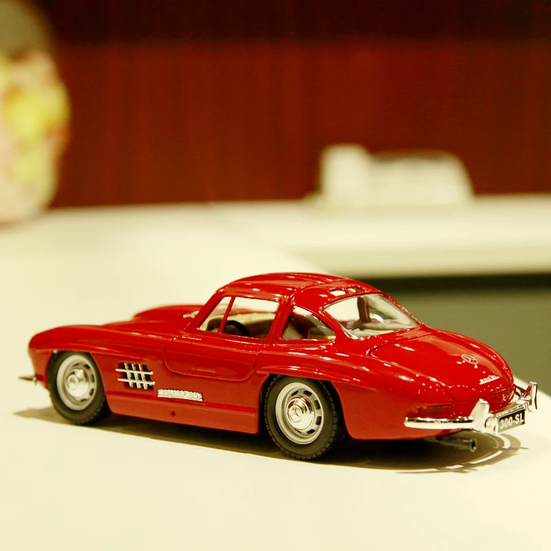 Mercedes-Benz классическая модель автомобиля 1:24 300SL имитация оригинального сплава автомобиля подарок на день рождения литая под давлением металлическая игрушка Коллекция для детей