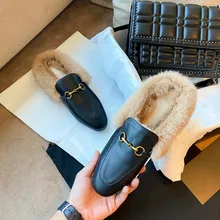 Nieuwe Ontwerp 2020 Vrouwen Warm Furry Muilezels Flats Gold Metal Decor Lady Buiten Espadrilles Plus Size 42 Herfst Slippers Roze loafers