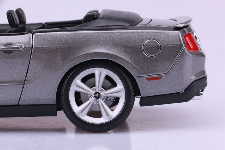 Maisto 1: 18 модель спортивного автомобиля из сплава 2010 Ford Mustang GT с открытым верхом/модель автомобиля Cobra коллекция подарок
