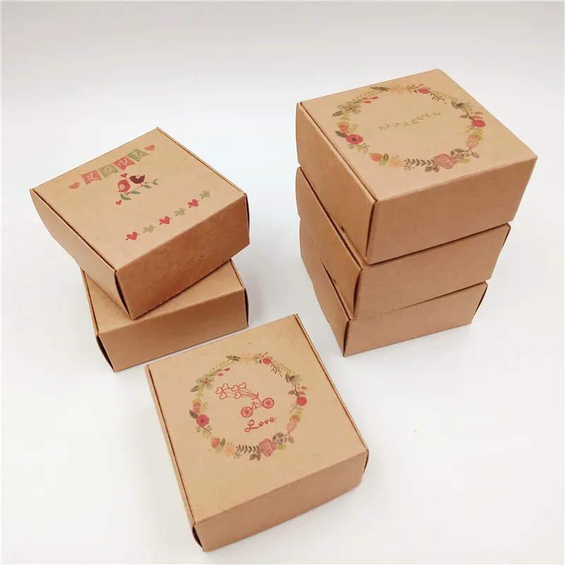 

100Pcs/Lot 6.5x6.5x3cm Vintage Style Kraft Paper Cardboard Box Print Birds Flowers Handmade With Love Heart Packing Gift Carton