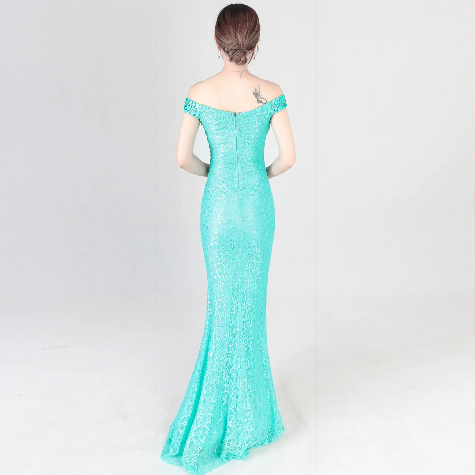 Женское вечернее платье русалка темно синее длинное с открытыми плечами для