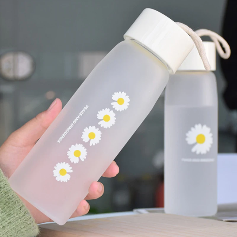 https://ae01.alicdn.com/kf/Hadee76b61ac24f98ad1721106b05e516S/450ML-Ins-Simple-Fashion-Small-Daisy-Water-Bottles-Summer-Portable-Leakproof-Frosted-Glass-Cup-Cute-Water.jpg