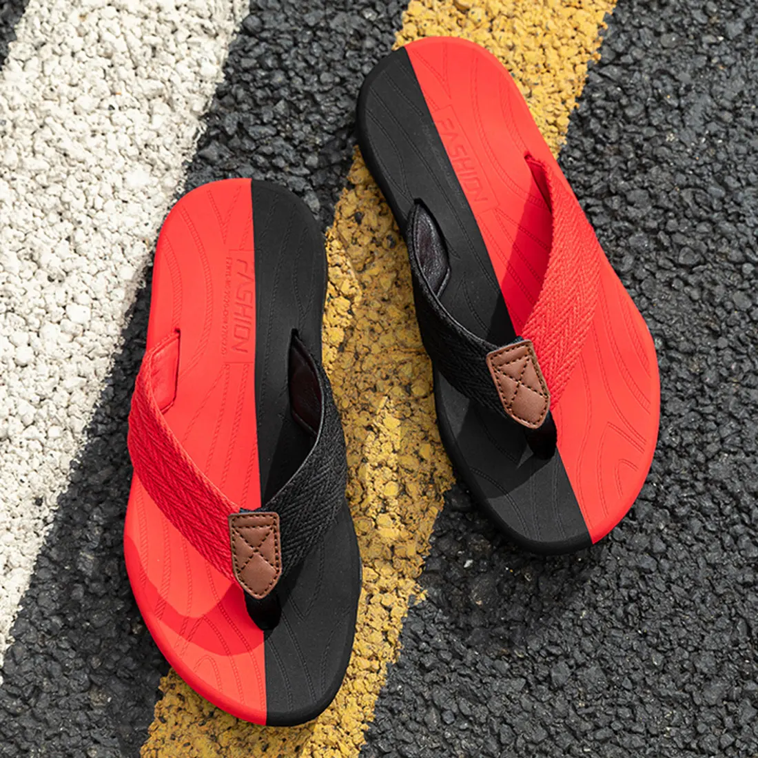 

New Summer Men Fashion Flip Flops Soft Slippers Skid-proof Male Shoes Hard-wearing Comfortable Men Shoes Good Quality 39-47