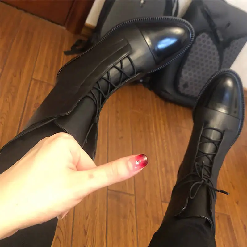 Женские ботильоны; женские мотоциклетные ботинки черного цвета с круглым носком на платформе и низком каблуке со шнуровкой; женские теплые зимние ботинки; женские ботинки