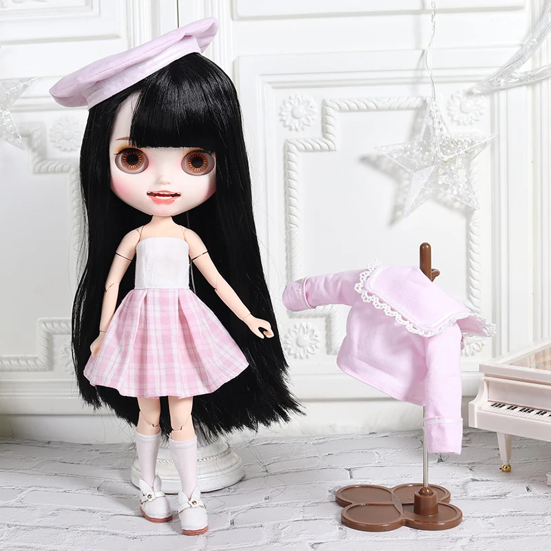 Neo Blythe Doll Pink Maid Outfit with Coat & Socks 3