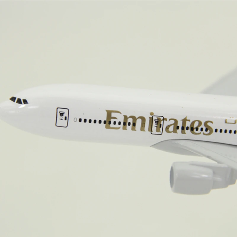 16 см 1:400 Масштаб Самолеты Boeing 777-300 Emirates Airlines модель самолета Модель самолета Коллекционная модель украшения подарки
