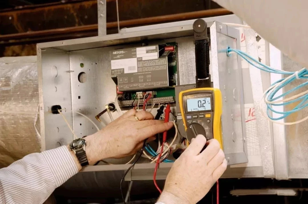 FLUKE 18B+ светодиодный AC/DC напряжение тока цифровой мультиметр и преобразователь переменного тока клещи