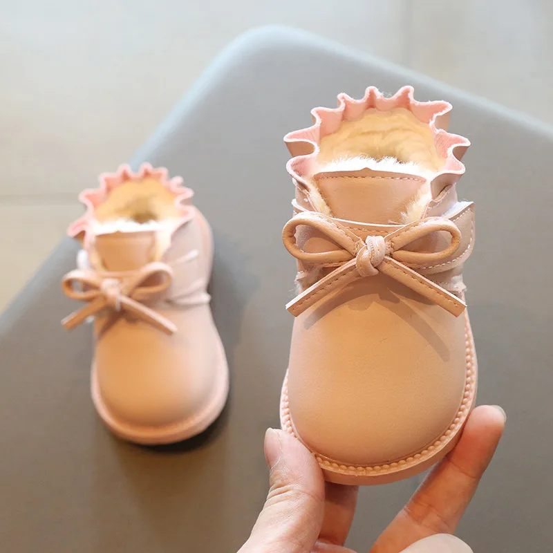 Ботинки для маленьких девочек; модная обувь; детская зимняя обувь для первых шагов; обувь для малышей; высокое качество; Новинка; плюшевая подкладка; теплая детская обувь с бантом на липучке - Цвет: Розовый