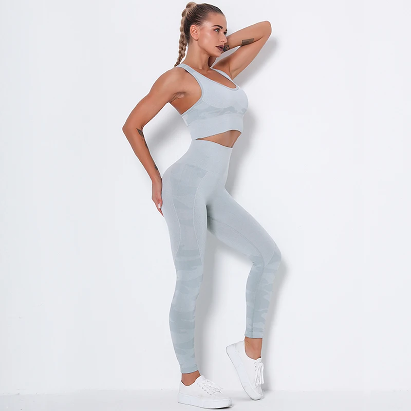 18529137426_1824471394