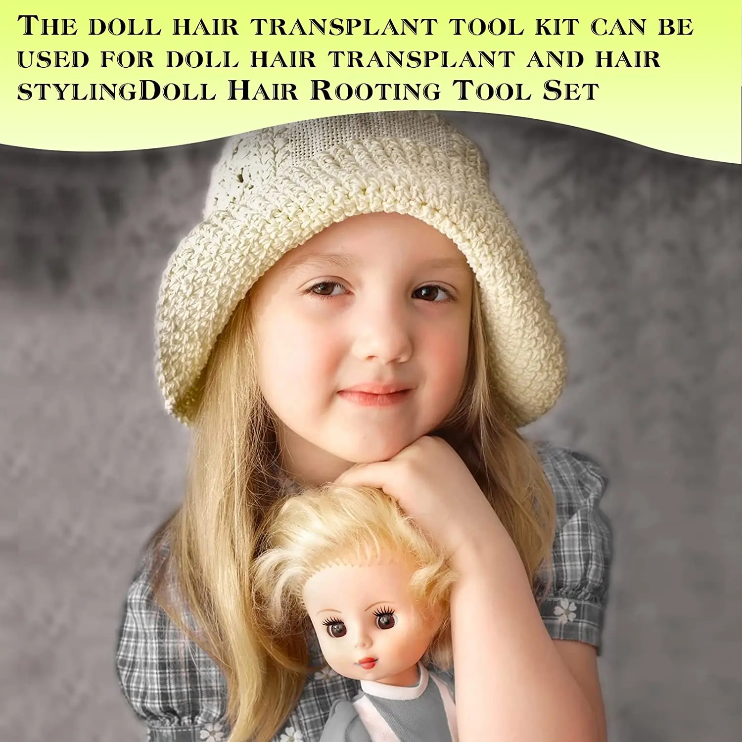 Мягкая развивающая кукла детям. Держи кукла. Девочка держит в руках куклу. Девочка держит куклу. Кукла беби элайв малютка.