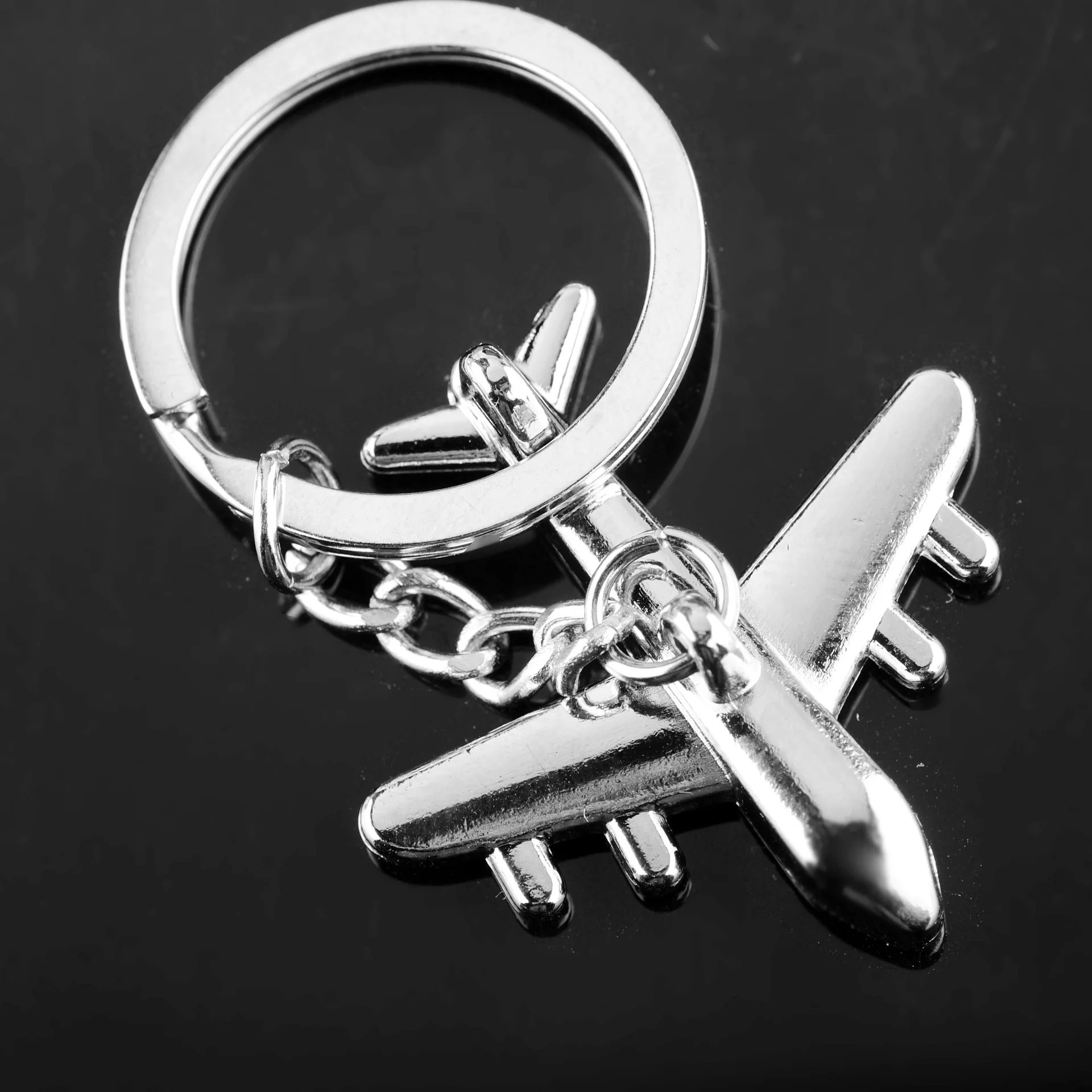 

Manufacturers Direct Selling Personalized & Creative Airplane Key Chain New Style Gift Airplane Key Chain Customization Logo