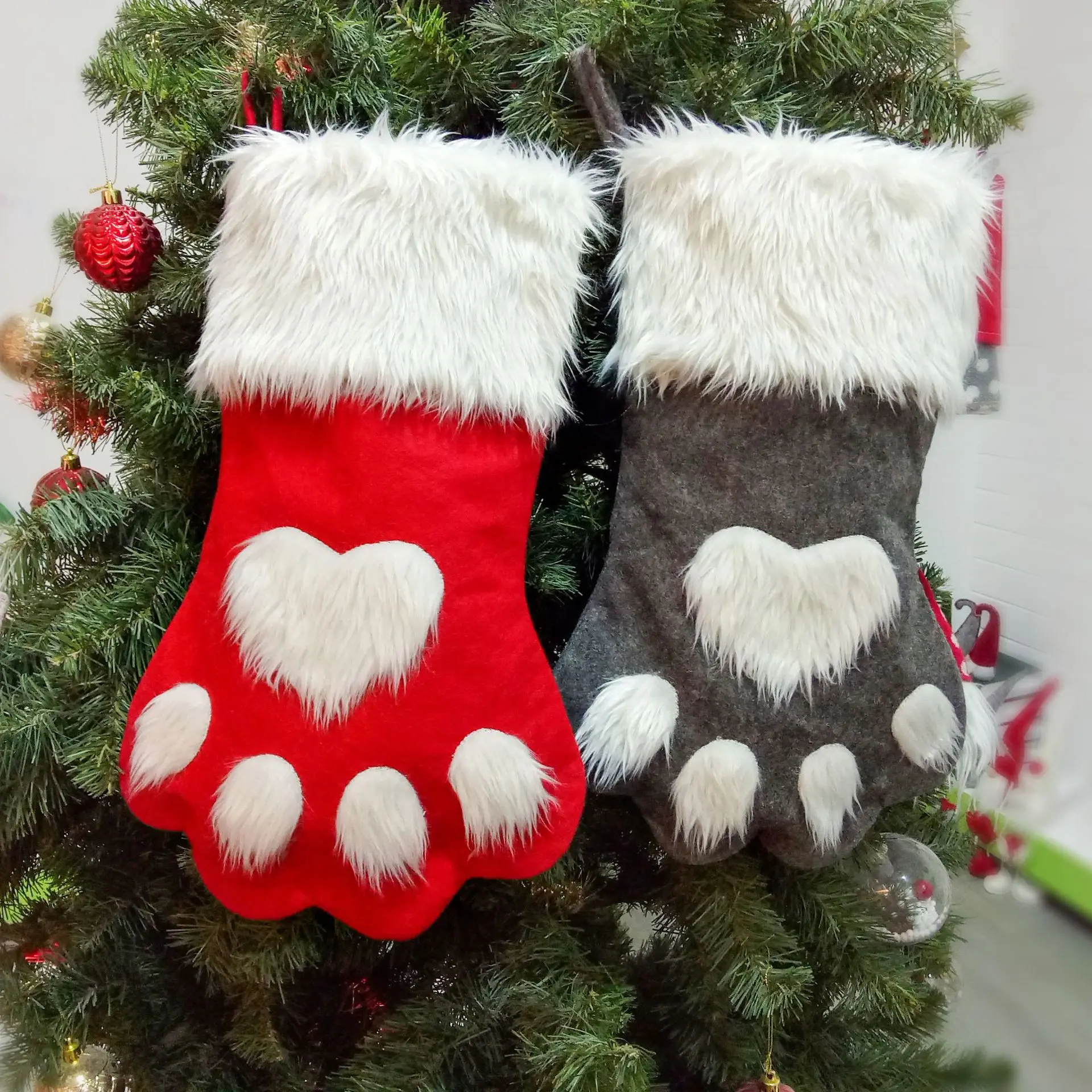 

Christmas socks red and gray long-haired dog paw sock bag Candy Bags decoracion navidad 2020 tree ornaments Weihnachtsstrumpf