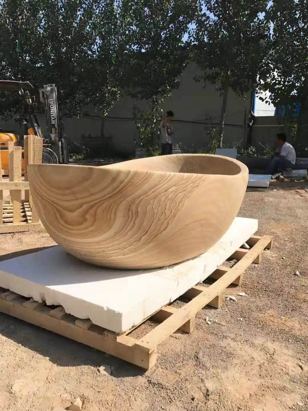 Рисунок 2 - Ванна из твердого камня