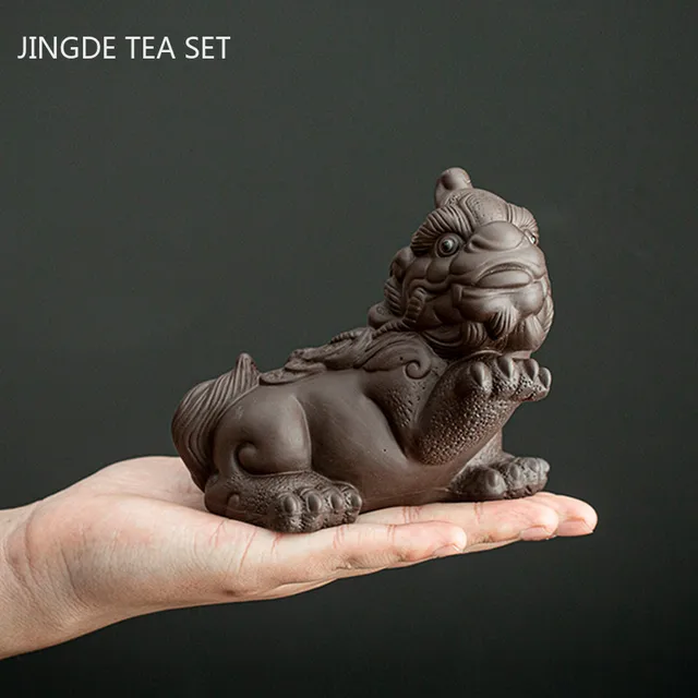 Szerencsés Lila Agyag Tea Háziállat -Díszek Kézzel Készített Állatok Szobor Figura Kínai Teakészlet Dekorációs Kiegészítők Asztali Kézművesség
