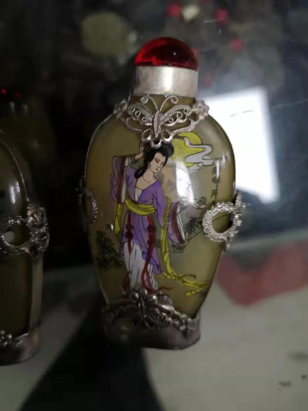 Изысканная стеклянная бутылка с древней китайской росписью