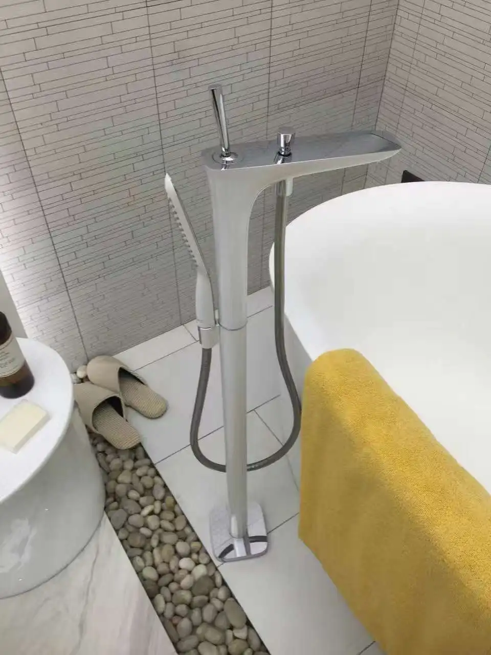 Современный напольный держатель для ванной затычка для ванн свободно стоящий белый распылитель для краски mmmm 007
