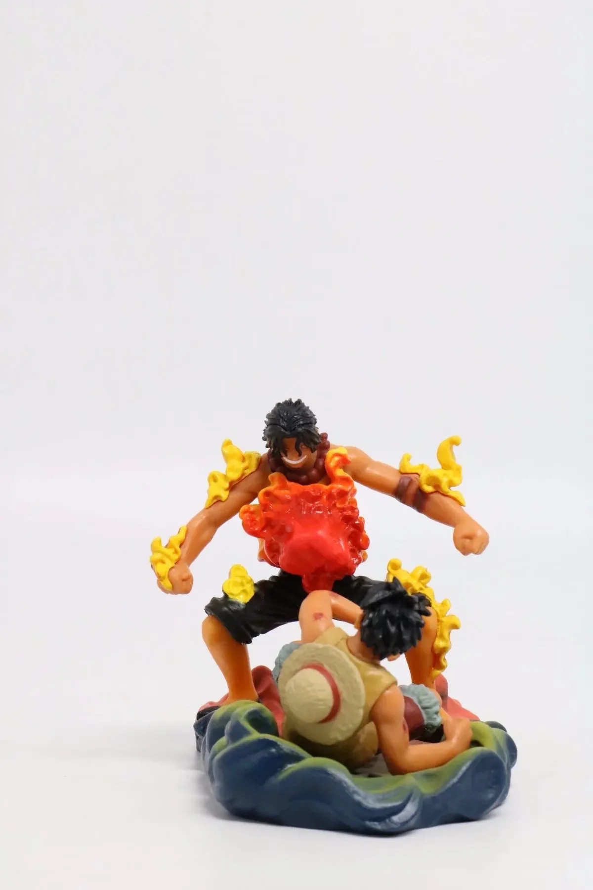 Аниме периферийная одна штука/навигация Ace Death Luffy Ace красная собака сцена в штучной упаковке гаражный комплект
