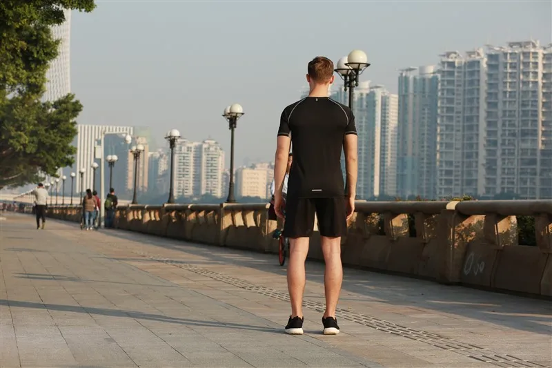 HOWE AO,, спортивная одежда для мужчин, набор для бега, для бега, спортивный костюм для фитнеса, быстросохнущая мужская футболка+ шорты, спортивные комплекты для спортзала