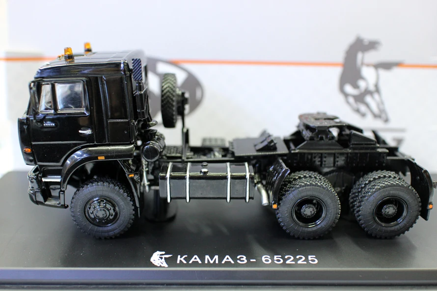 

New Star Scale Models 1/43 Scale KAMA3 65225 KAMAZ TRACTOR Dieast For Collection Gift Black