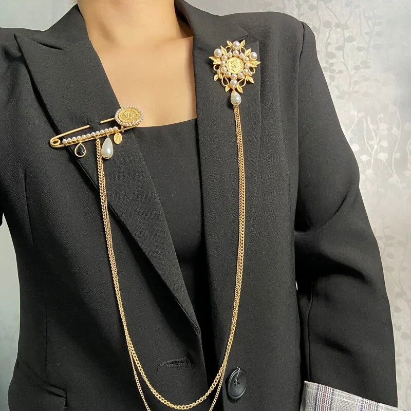 

New Vintage Alloy Rhinestones Large Brooches Fashion Shawl Tassel Chain Lapel Pin Shirt Suit Jewelry for Men Wedding Accessories