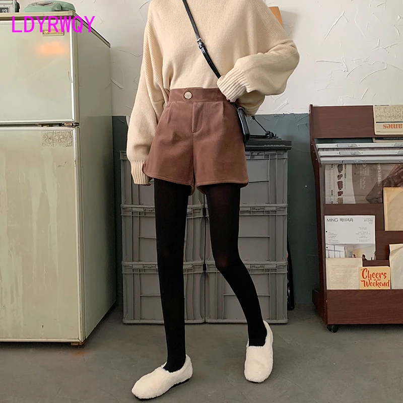 autumn and winter Korean version of the wild wool wide leg female high waist casual shorts Harem shorts