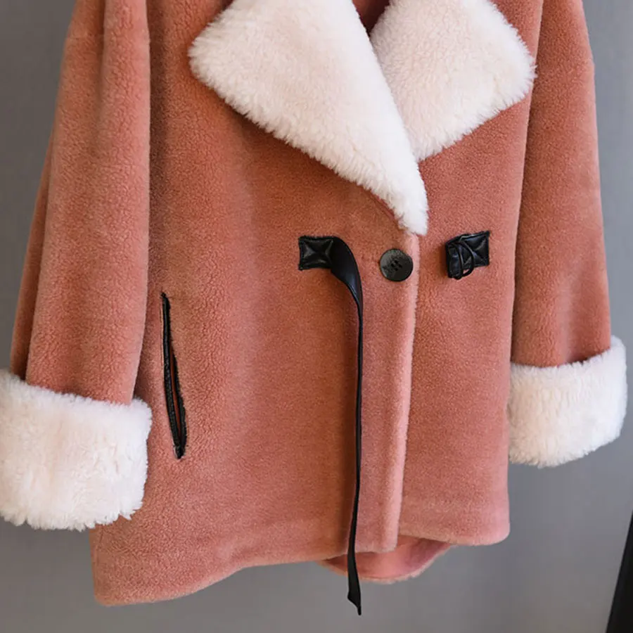 Модная куртка из натуральной шерсти с регулируемой талией на одной пуговице, мягкий помпон из натурального меха, пальто для женщин, зимнее пальто из натурального овечьего меха