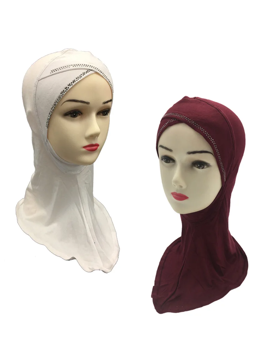 хиджаб треугольником. хиджаб reebok. покрытие хиджабом. головной убор мусульманок современная. салихат касумова в никабе.