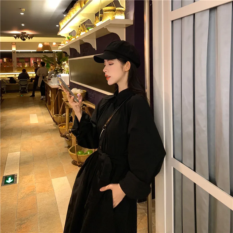 Стиль, осенняя мода, отложной воротник, однобортный пояс, обтягивающий, на шнуровке, средней длины, выше колена
