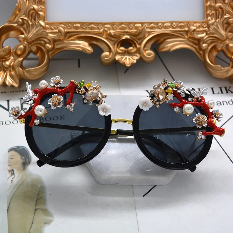 Baroque Retro Sunglasses Women Brand Designer Casual Sun Glasses Hollow Metal Carving Fashion Accessories Ladies Vintage Shades