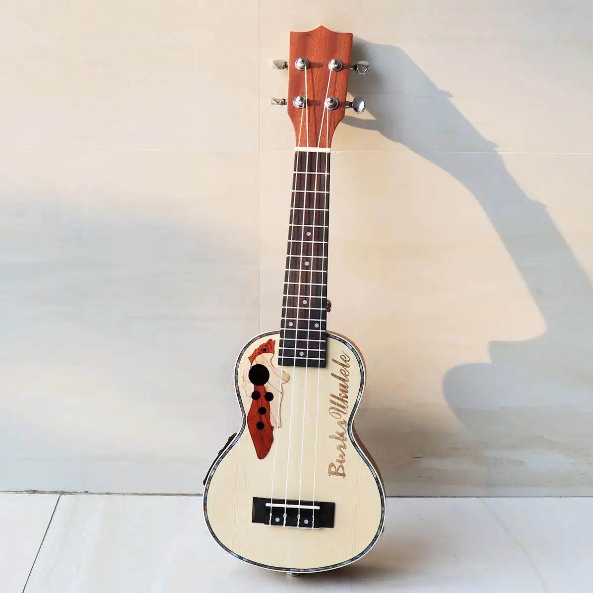 Укулеле 21 дюймов Ель эквалайзер сопрано Ukelele 15 Лада электроакустическая 4 струны гитара со встроенным эквалайзером звукосниматель Горячая