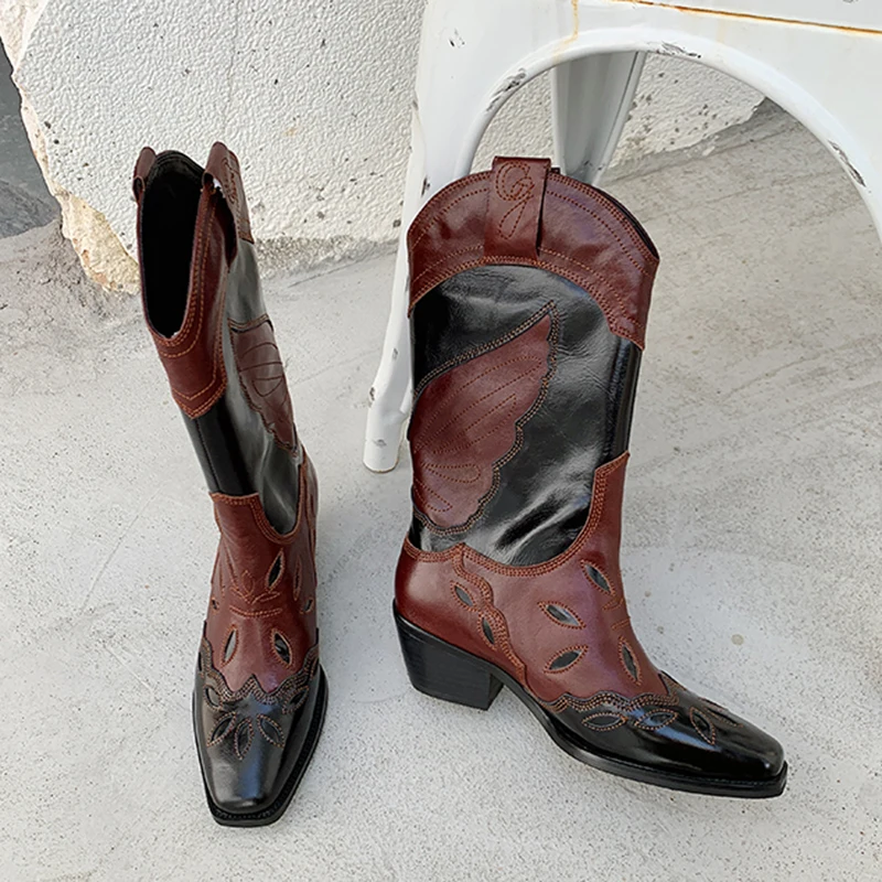 Г. Ботильоны из натуральной кожи в стиле ретро женские разноцветные туфли на танкетке с квадратным носком и вышивкой крыльев женские шикарные ковбойские ботинки