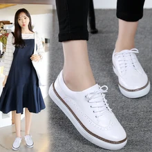 Весенние женские кроссовки; туфли на плоской подошве; повседневные женские белые туфли из искусственной кожи на плоской подошве; белые женские теннисные туфли-броги на шнуровке