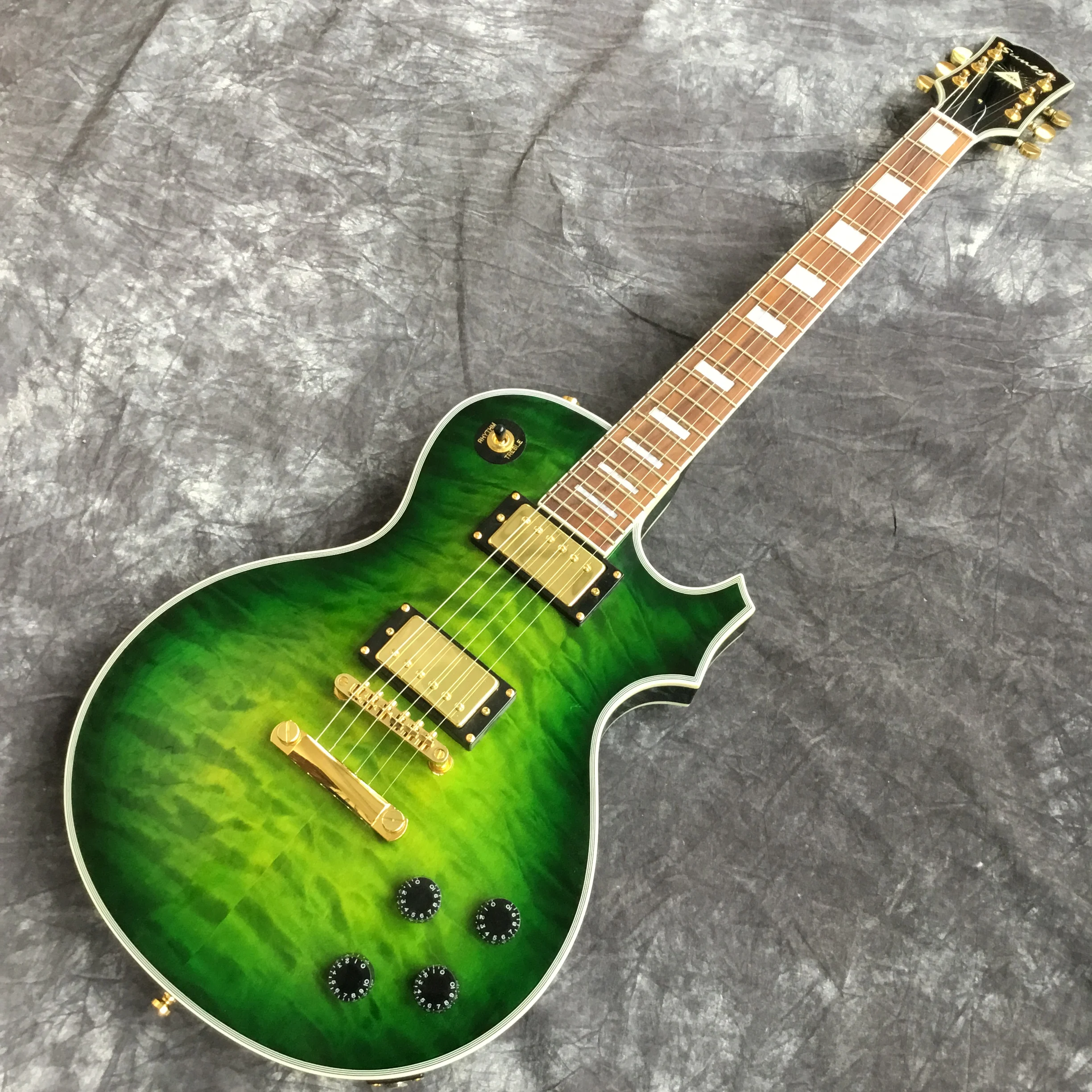 Стиль 6 струн электрогитара и чехол. Пламя клен Топ Зеленый цвет gitaar, палисандр, гитара из красного дерева тела. Настоящая фотография