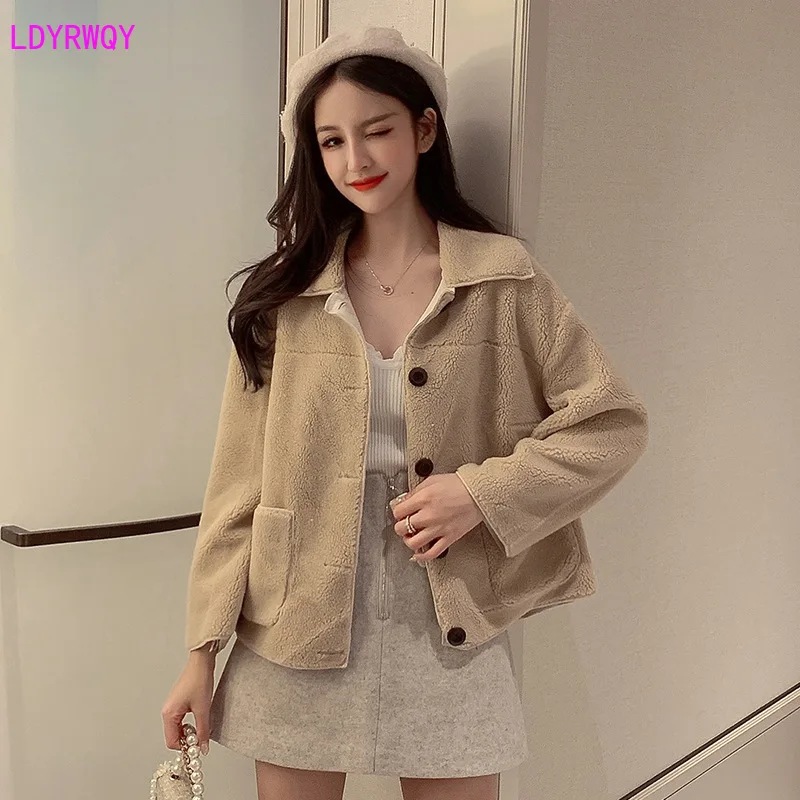 

2019 autumn and winter new Korean women's fashion lamb hair lapel long sleeve single-breasted stitching pocket short coat