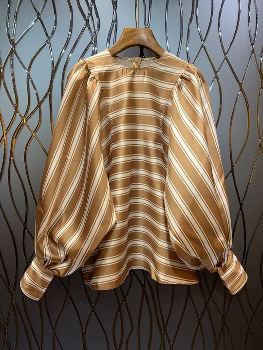 

Early Autumn 2019 New Female Dome-collar Stripe Painted Bat Long Sleeve Loose Bottom Top 806
